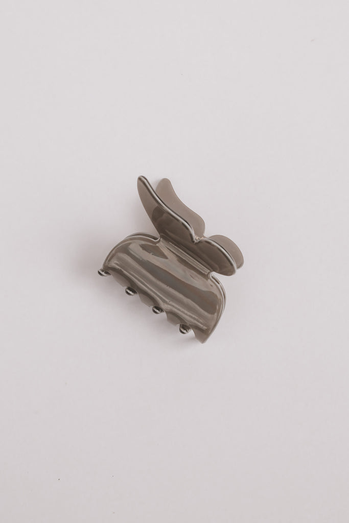 PEARLED BUTTERFLY HAIR CLAW CLIP