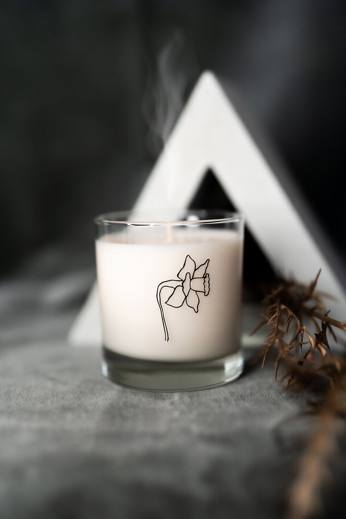 BIRTH MONTH FLORAL CANDLE · MARCH