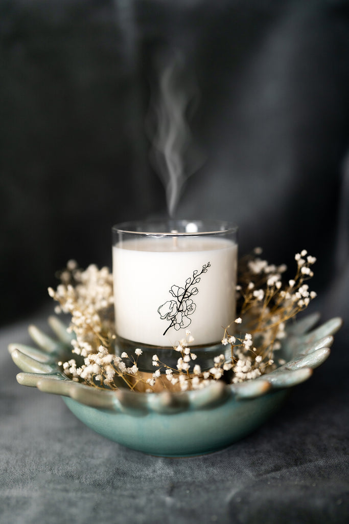 BIRTH MONTH FLORAL CANDLE · APRIL