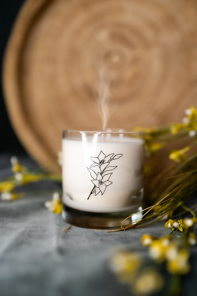 BIRTH MONTH FLORAL CANDLE · DECEMBER