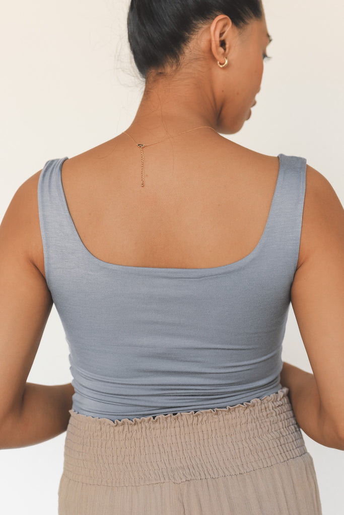 SIGNATURE SMOOTHING SQAURE NECK CROP TOP