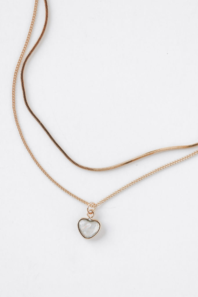 LAYERED CHAIN PEARLED HEART PENDANT NECKLACE