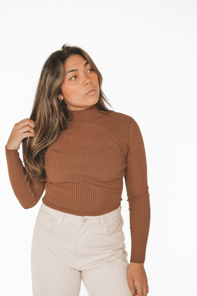 SIGNATURE RIBBED KNIT MOCK NECK TOP