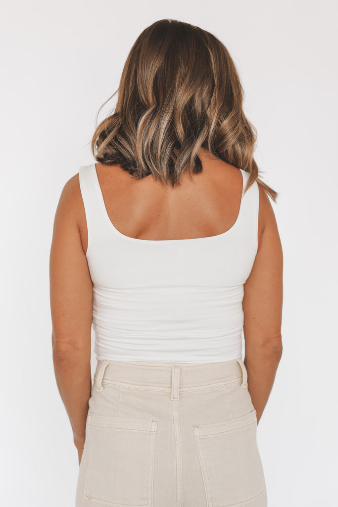 SIGNATURE SMOOTHING SQAURE NECK CROP TOP