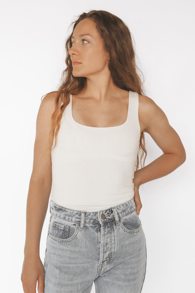 SIGNATURE SMOOTHING DOUBLE LAYERED TANK · SQAURE NECK