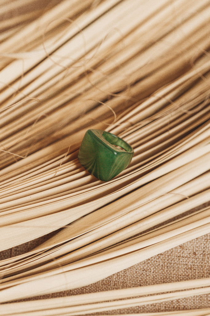SQUARE SIGNET RING · GREEN