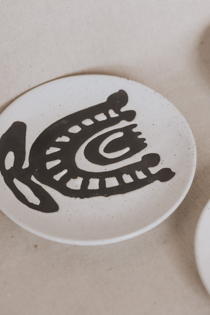 ABSTRACT DESIGN STONEWARE PLATE