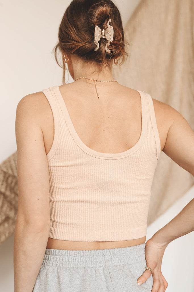 RIBBED SEAMLESS CROPPED TANK · TAUPE