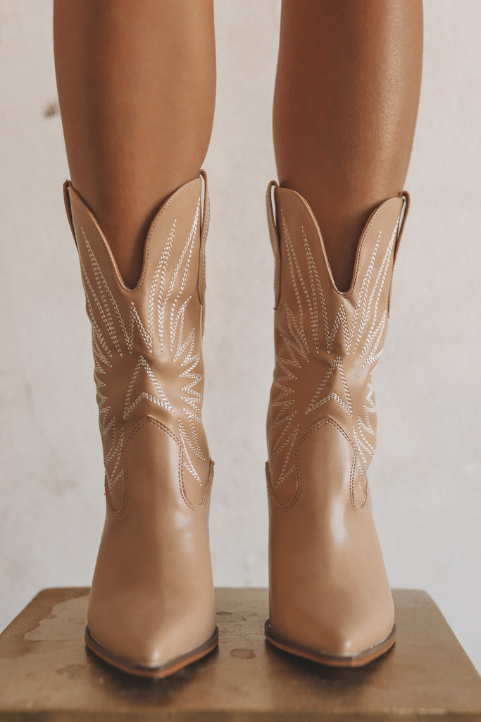 SOCO EMBROIDERED COWBOY BOOTS